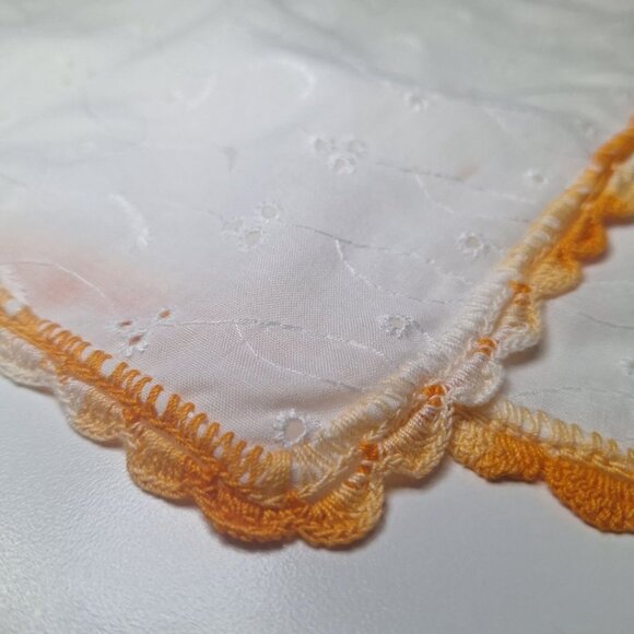 Vintage Table Runner Eyelet Lace Fabric 20 x 14 Orange Edge Stitch Scalloped - Picture 2 of 6